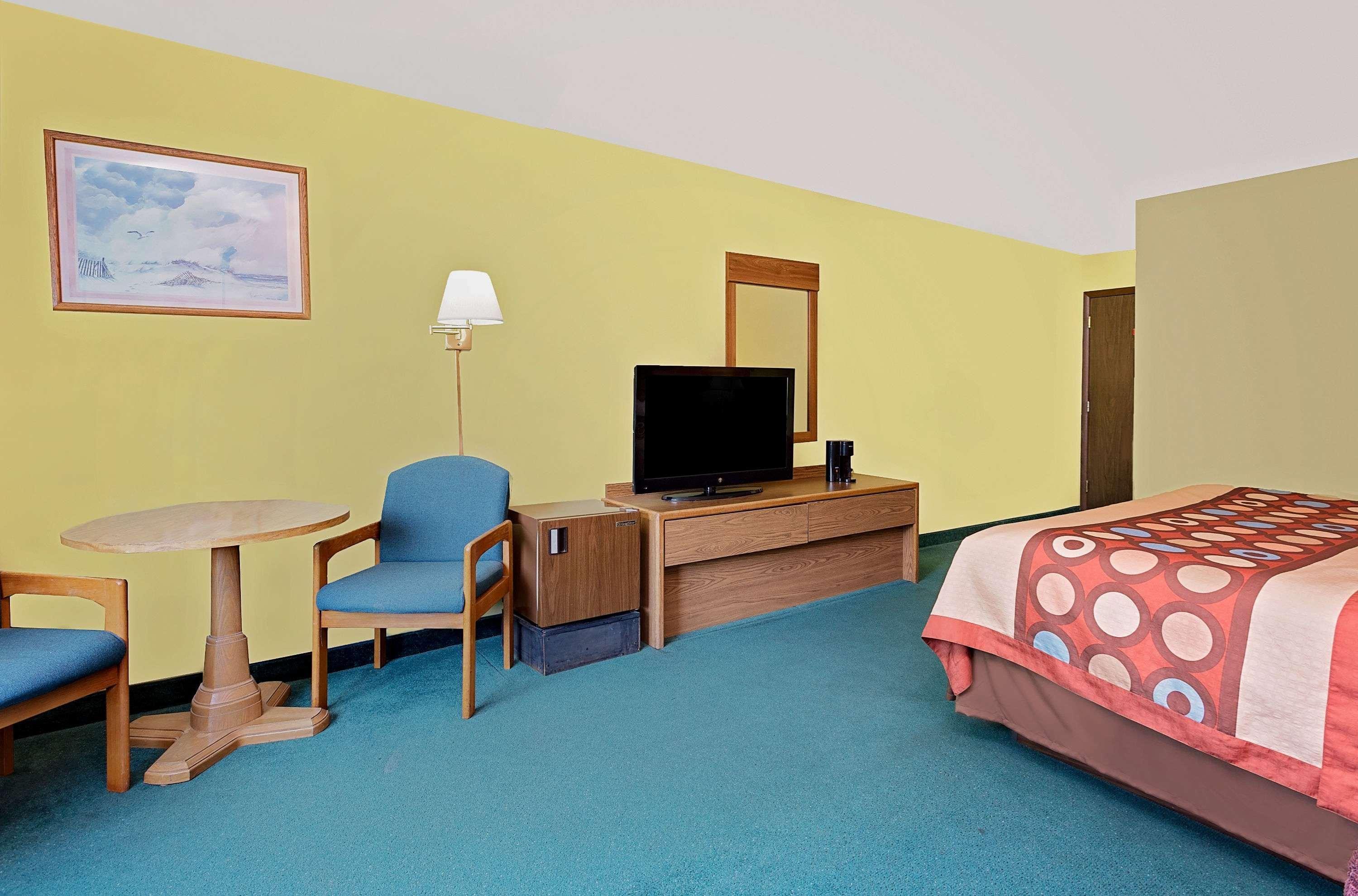Super 8 By Wyndham Sturgeon Bay Hotel Exterior photo