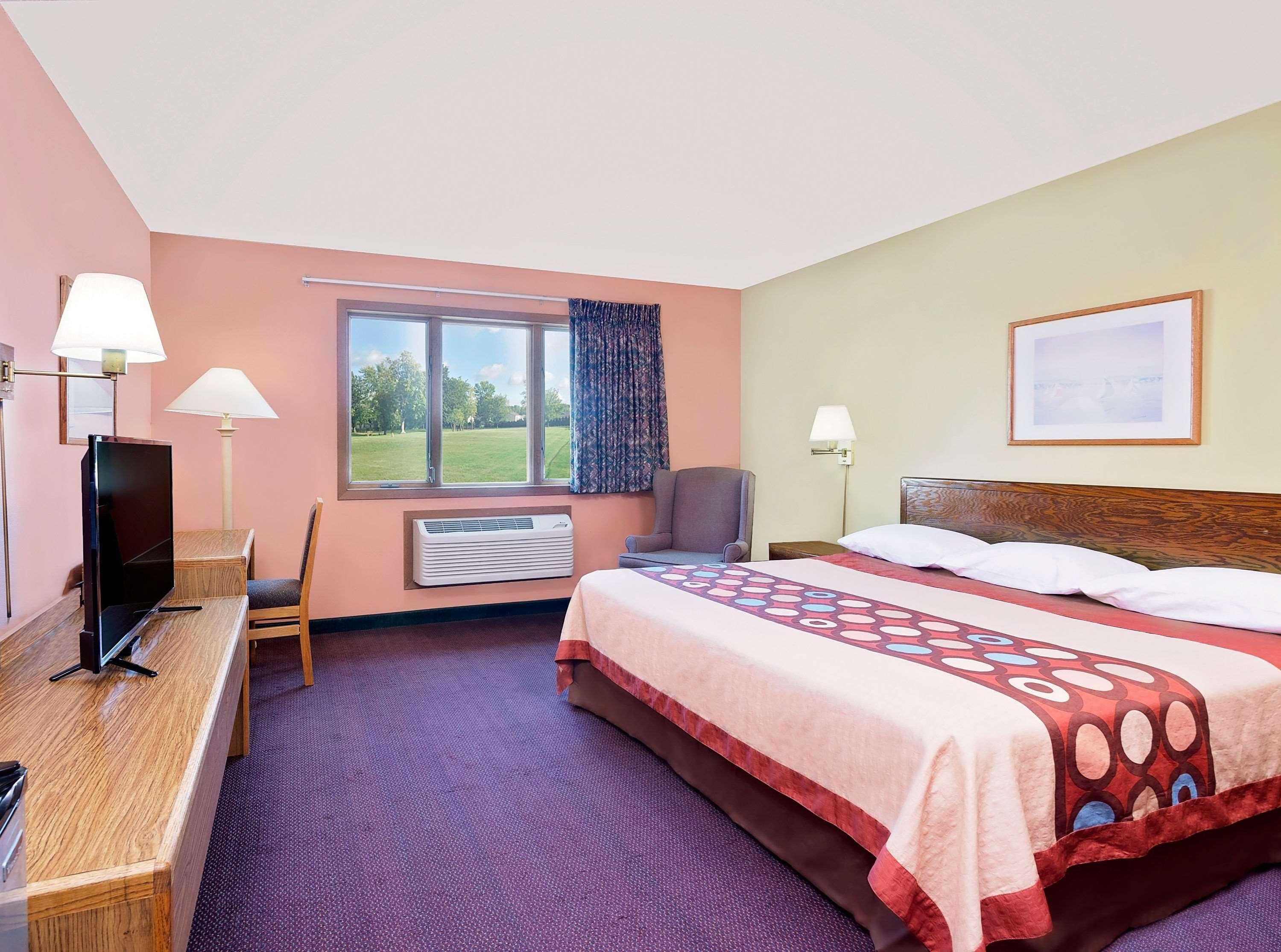 Super 8 By Wyndham Sturgeon Bay Hotel Exterior photo