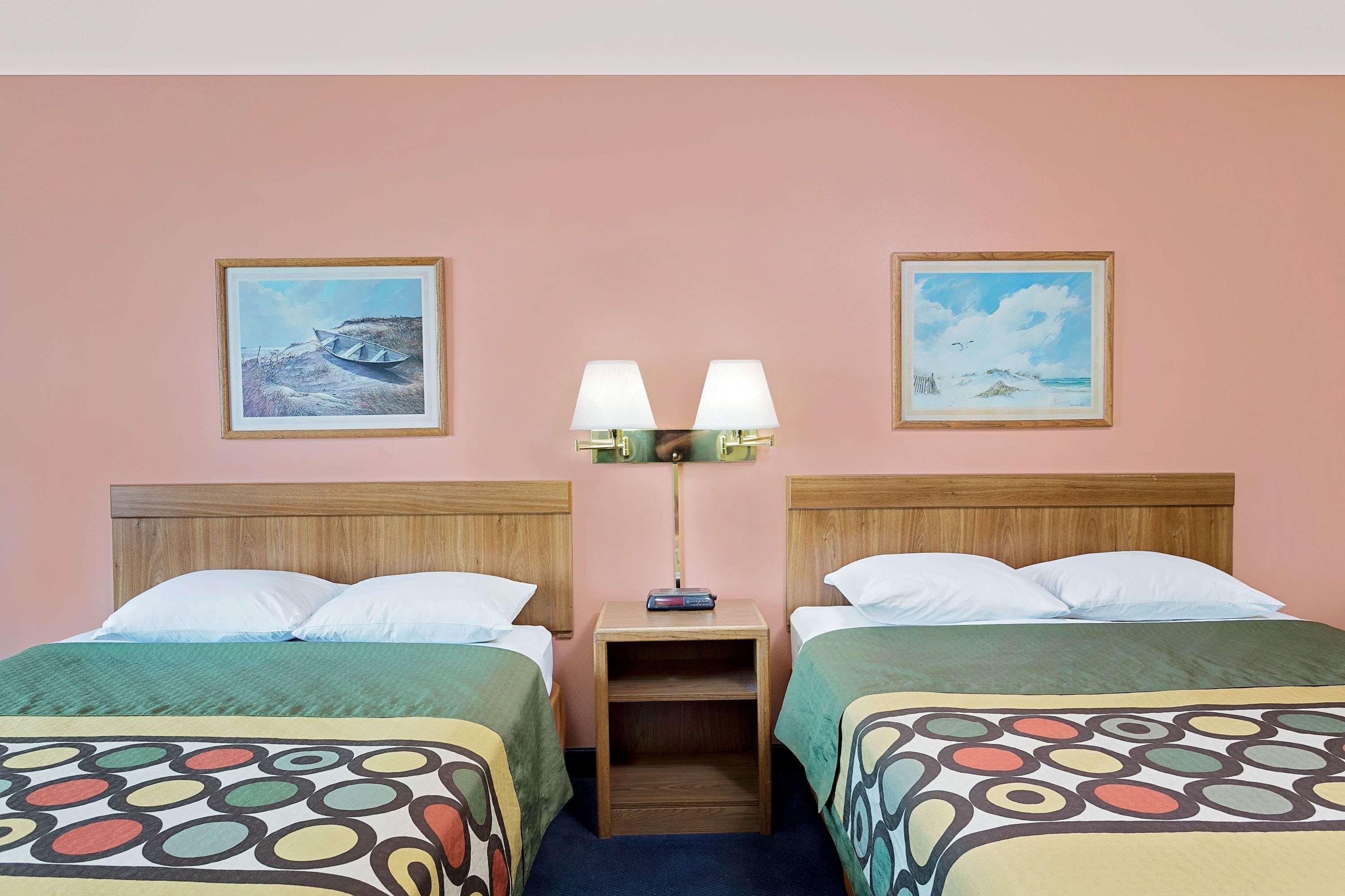 Super 8 By Wyndham Sturgeon Bay Hotel Exterior photo